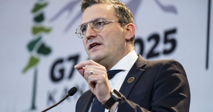 Ottawa using AI to review public comments on its national AI strategy