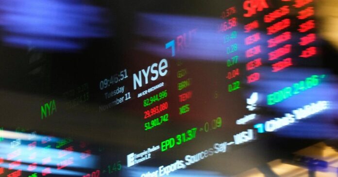 S&P/TSX composite index down more than 250 points, U.S. stocks also fall