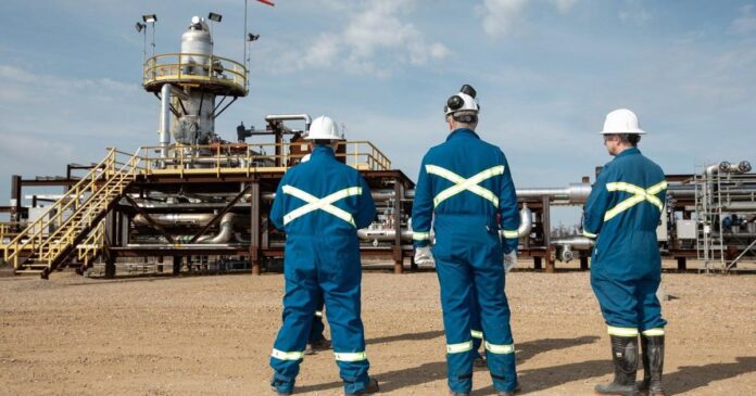 Cenovus, Suncor aim for production boosts next year without big spending increases