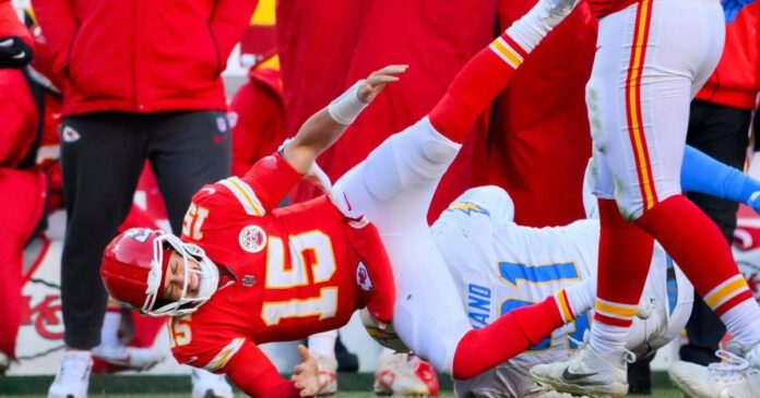 Chiefs quarterback Patrick Mahomes to get second opinion on torn ACL before having surgery