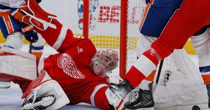 DeBrincat scores twice in 3rd period to help Red Wings beat Islanders 3-2