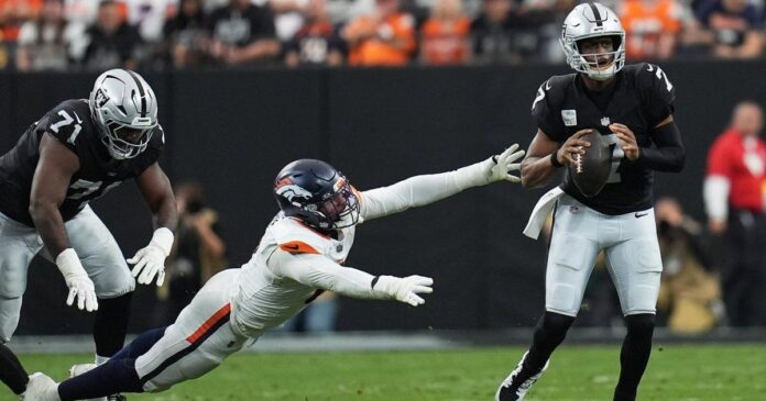 Texans’ top-ranked defense looks to extend winning streak against the struggling Raiders