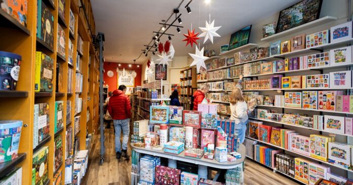 Toronto millennials obsessed with puzzles and local shop is cashing in