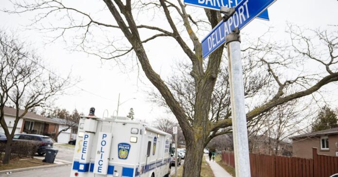 Man dead following shooting in Mississauga neighbourhood Friday night