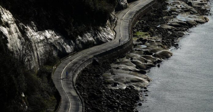 Rock and mud slide shuts part of the Stanley Park seawall in Vancouver