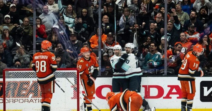 Jordan Eberle scores 2 in 3rd period as Kraken beat Ducks 3-1