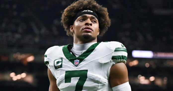 Jets placing QB Justin Fields on injured reserve, ending disappointing season