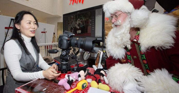 Korean-Canadian artist behind decades of Santa photos in Newfoundland