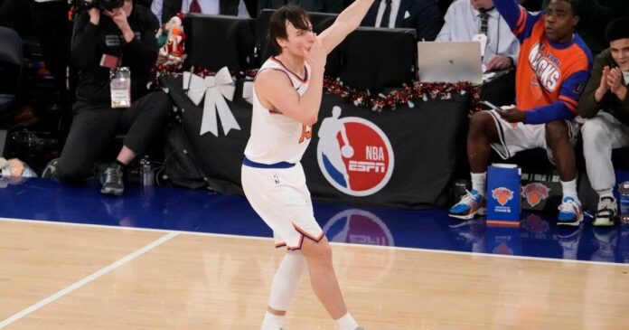 Tyler Kolek chases down Donovan Mitchell for a block and helps the Knicks catch the Cavaliers