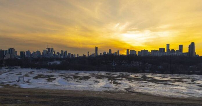 6 of the best spots in Toronto to watch a sunrise and sunset this winter
