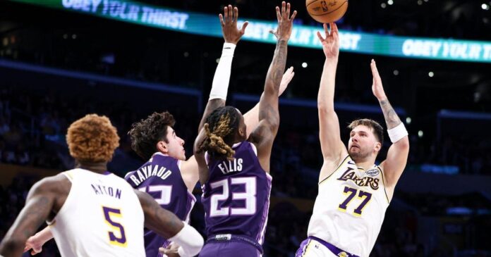 Luka Doncic and LeBron James combine for 68 points, Lakers end skid with 125-101 win over Kings