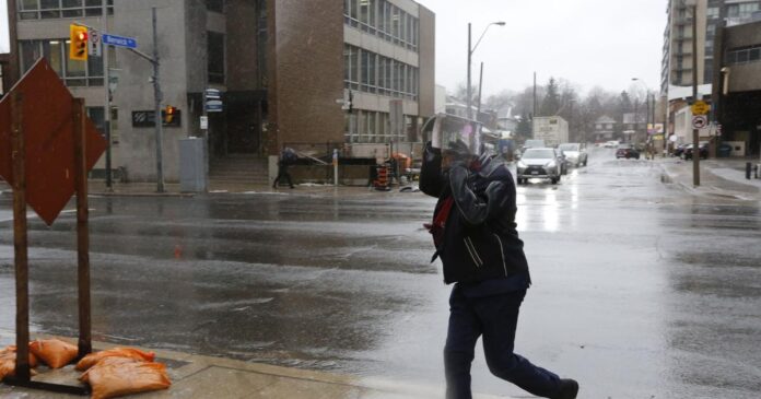 Strong wind warning still in effect for Toronto on Monday, chance of flurries through Saturday