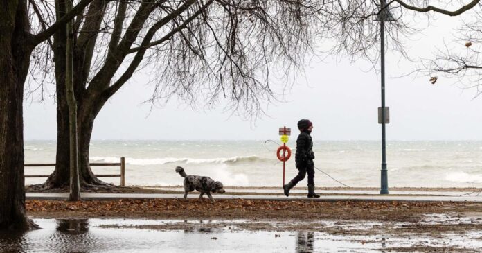 Strong wind warning still in effect for Toronto Monday evening as power outages hit parts of Ontario