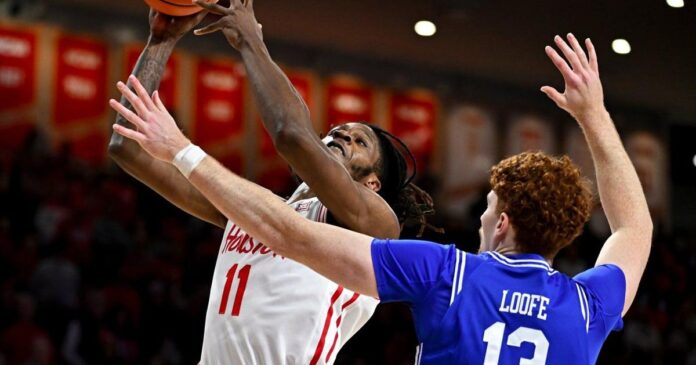 Kingston Flemings scores 15, No. 8 Houston beats Middle Tennessee State 69-60