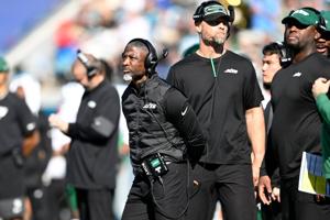 Aaron Glenn coaching New York Jets