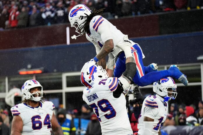 Bills erase 21-point deficit to top Patriots 35-31, adding heat to AFC East race