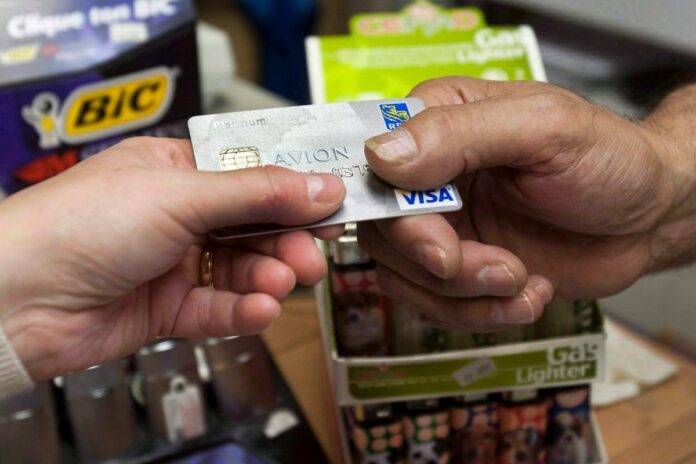 Canadians’ debt-to-income ratio climbed to 176.7% last quarter