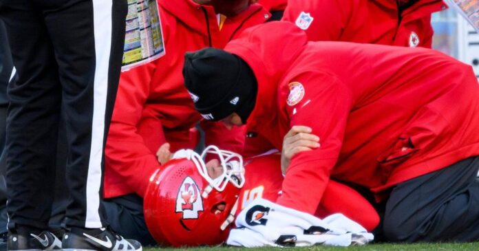 Chiefs’ Patrick Mahomes begins rehab after knee surgery with eye on Week 1 return in 2026