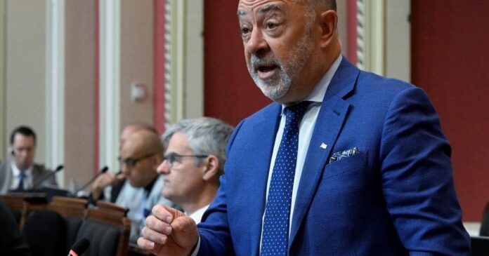 Christian Dubé resigns as Quebec health minister after doctor-payment law weakened