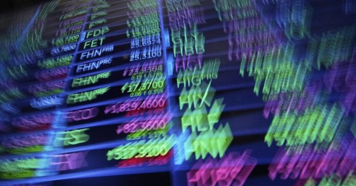 Energy helps pull S&P/TSX composite lower, U.S. markets mixed amid employment data