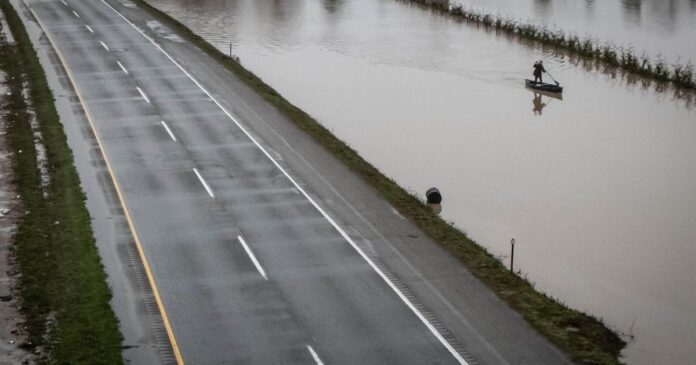 Heavy rainfall warnings issued in parts of B.C. as flood cleanup continues