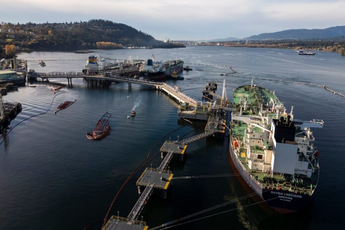 Liberals vote against Tory pipeline motion, calling it cheap stunt