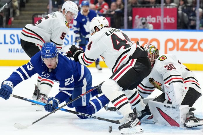 Matthews and Joshua score eight seconds apart to sneak Leafs past Blackhawks