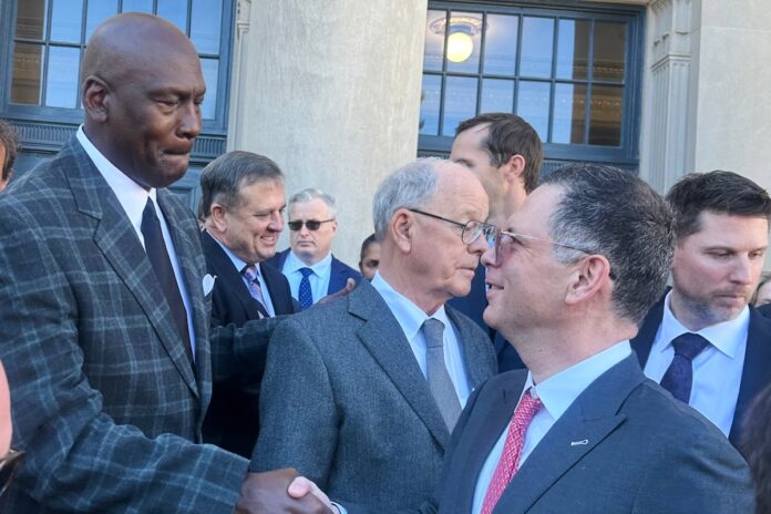 NASCAR settles federal antitrust case, gives all teams the permanent charters they sought