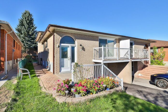 North York semi sells over asking despite unusual address