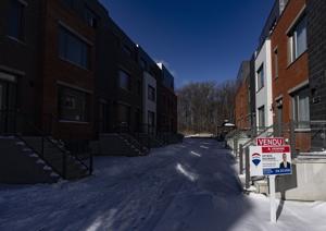 A graphic showing the decrease in Canadian home sales