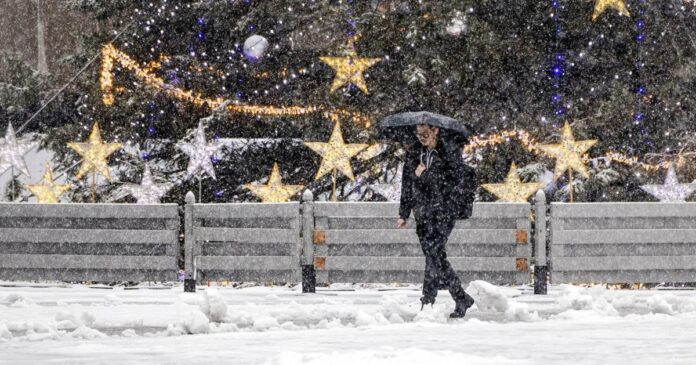 Pair of Alberta Clippers surprise city with snow, slush and commuter headaches as temperatures drop into Thursday