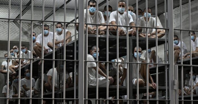 Pulled ‘60 Minutes’ segment on Venezuelan migrants sent to El Salvador prison appears in Canada