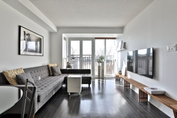 Seller of condo with CN Tower view gets price close to asking