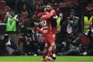 Toluca players celebrating their victory