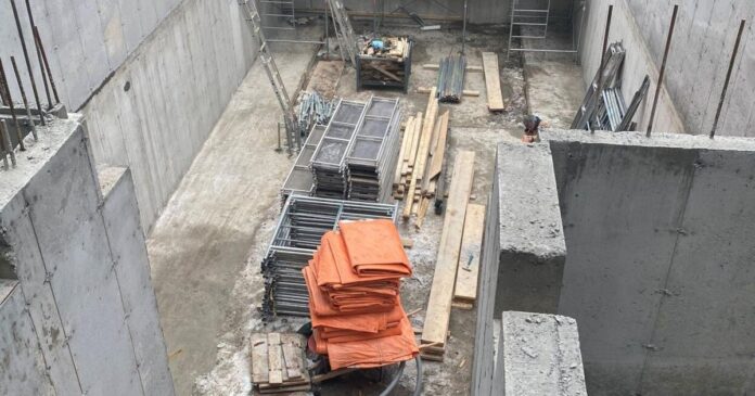 Toronto city staff want to put new limits on 'iceberg homes'