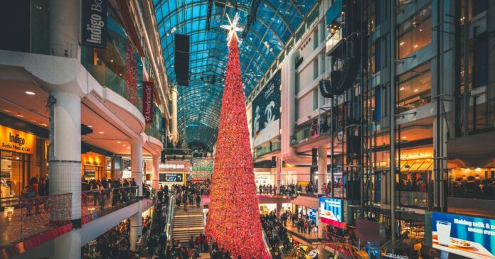 Toronto shoppers reveal how much they are spending on holiday gifts this year