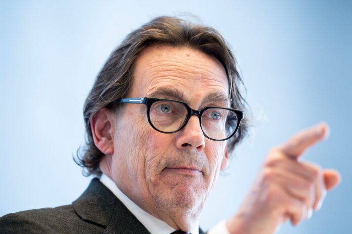 Transat agrees to Péladeau’s request for board vote