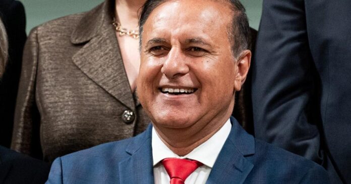 Treasury Board minister silent on details of plan to shrink federal public service