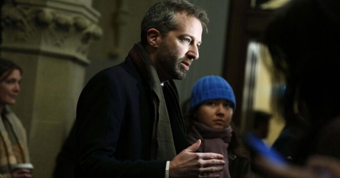 ‘Buy Canadian’ policy comes into effect, changing rules for federal procurement