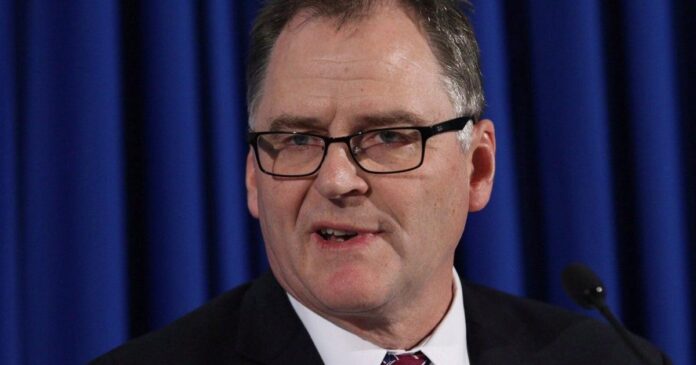 B.C. Ombudsperson flags hour-long waits for income, disability calls to be answered