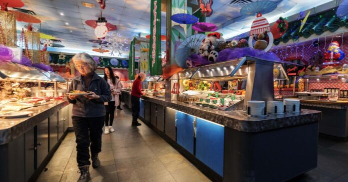 A Toronto staple: Mandarin buffet at Yonge-Eglinton closing after 35 years